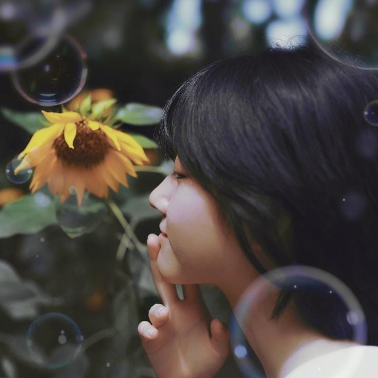 Jordan Kim, Client Relations Director, discussing corporate gifting strategy with business clients